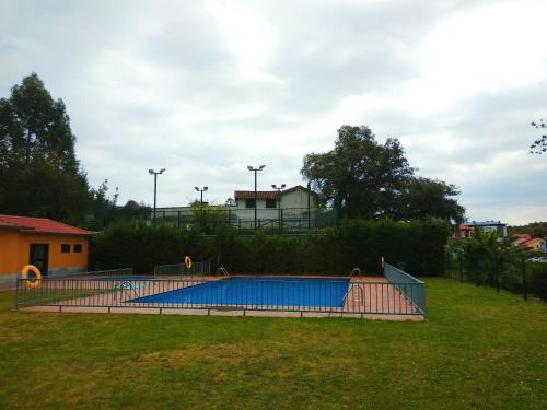 Arbidel, apartamento con piscina en Llanes