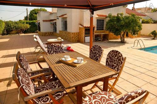 Arenales Great Home With Ac, Pool And Barbecue