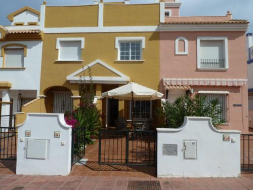 As029 Casa Sombria - Captivating 2-Bed House