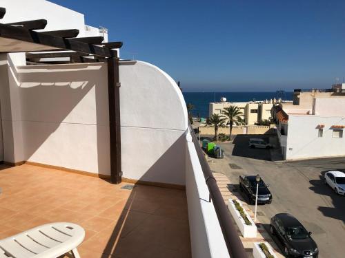 Ático con terraza y vistas en Carboneras