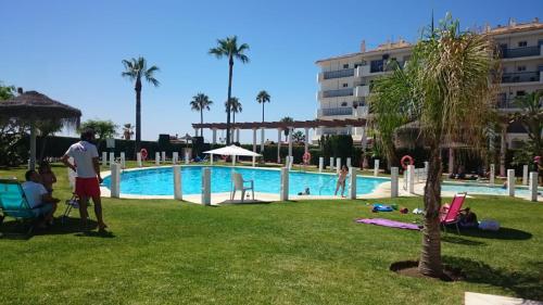 Ático en La Noria, piscina privada en primera línea de playa.