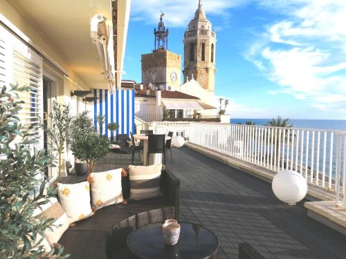 Ático con Fantásticas Vistas al Mar y la iglesia