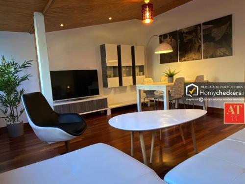 Homyat Atico Prior, Plaza Mayor