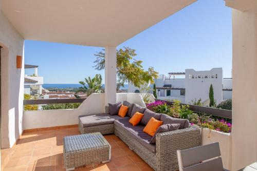 2193-Modern apt with terrace and seaview