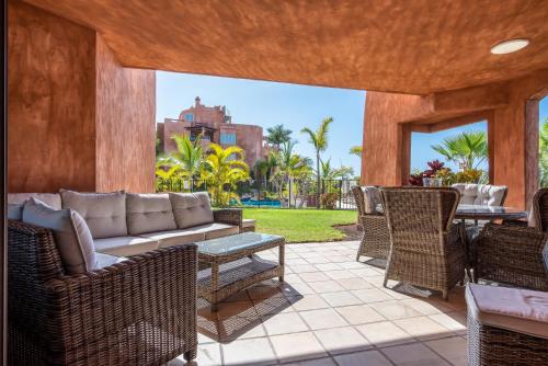 Bahia de los Menceyes Heated Pools