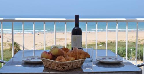 Beach-apartment with terrace and 180º sea view