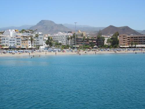 Beachfront Apartment Cristimar with pool, wifi, roofed balcony