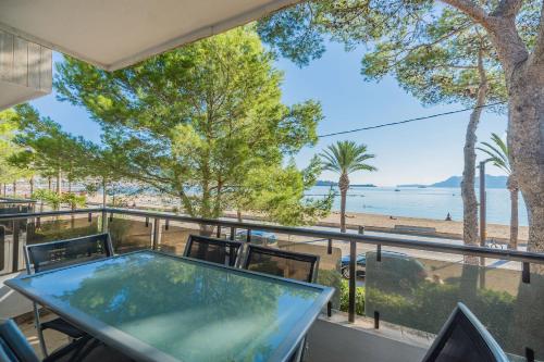 Beachfront Apartment with sea views private parking