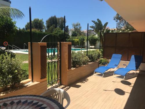Beachside 2bed/2bath with Large Patio and Pool