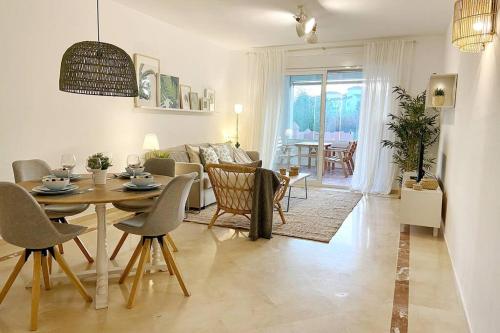 Beachside appartment with pool, 150m to the beach