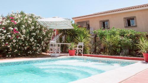 Gorgeous Villa Sleeps 11 Private Pool and Garden