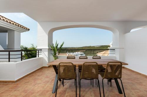 Beautiful 2 bedroom Apartment in Albatross Casares