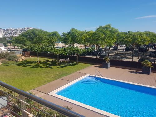 Beautiful apartment along the beach, pool, parking