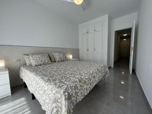 Beautiful Holidays Home Renovated , In The Heart Of Cristianos