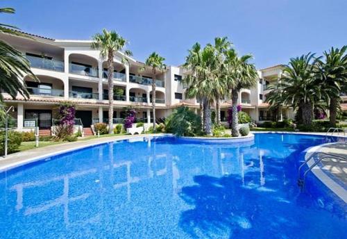 Beautiful apartment in front of th