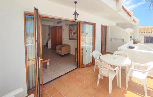 Beautiful apartment in Los Cristianos with Outdoor swimming pool, WiFi and 2 Bedrooms