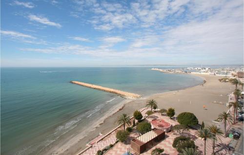 Beautiful apartment in Santa Pola with WiFi and 3 Bedrooms