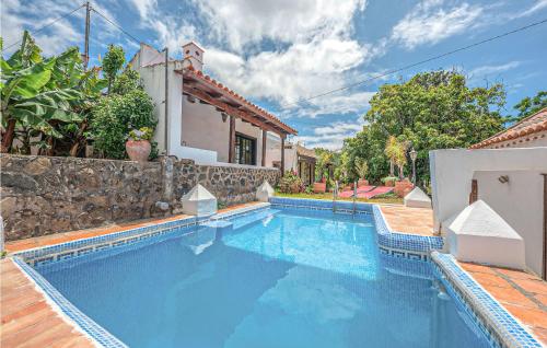 Beautiful apartment in Valle de Guerra with Outdoor swimming pool, WiFi and 1 Bedrooms