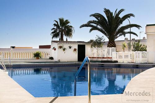 Beautiful Apartment with Balcony and pool.