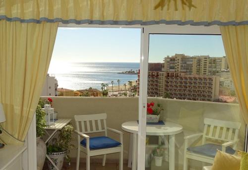 Beautiful apartment with sea views, Benal Beach