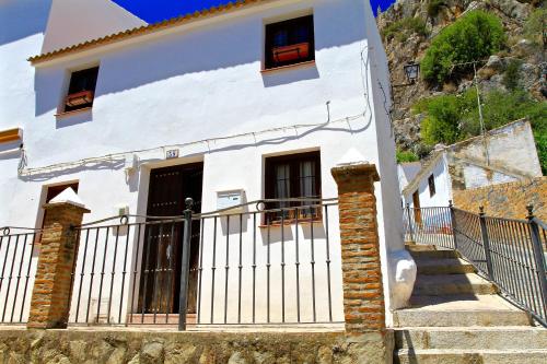 Beautiful Cottage with garden in Olvera Andalusia