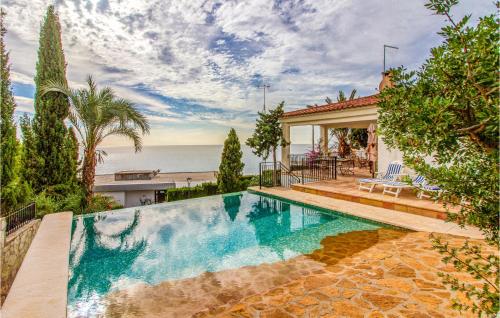 Beautiful home in Campello with Outdoor swimming pool, WiFi and 5 Bedrooms