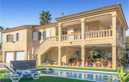 Beautiful home in Francàs with WiFi, Outdoor swimming pool and 5 Bedrooms