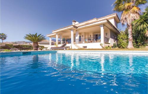 Beautiful home in Nueva Andalucia w/ WiFi, Outdoor swimming pool and 5 Bedrooms