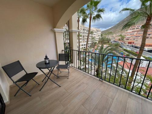 Beautiful studio, pool view in Castle Harbour