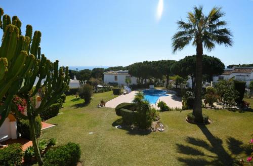 Beautiful townhouse end of row Calahonda Mijas