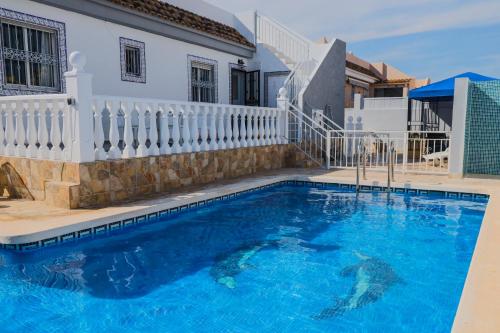 Beautiful Villa private pool pet friendly golf