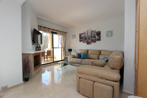 La Duquesa Beautifully Located 3 Bedrooms Duplex, In Desirable Community Backing To Golf Course And Near The Beach La123