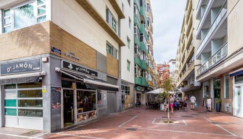 BeHosty Ylenia 1 minute from the las canteras beach.