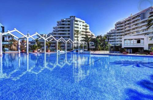 Benal beach suite, estudio con parque acuático y vistas al mar.