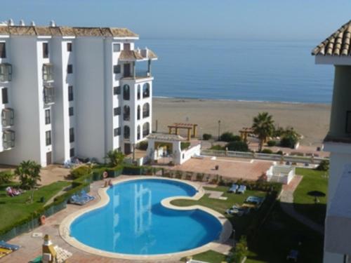 2066-Apt 2 bedrooms on beach, tenis, gym, pool