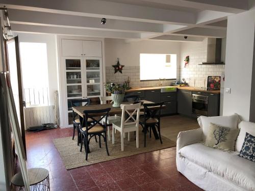 Big family house in the Center of el port de la selva