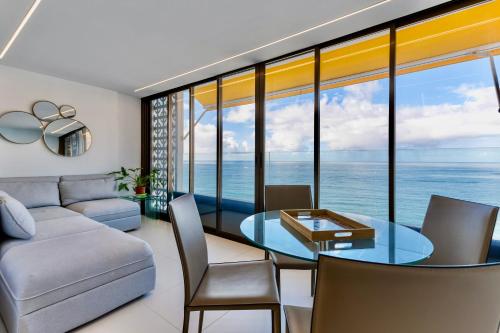 Brand New - Glass Apt - Ocean Views