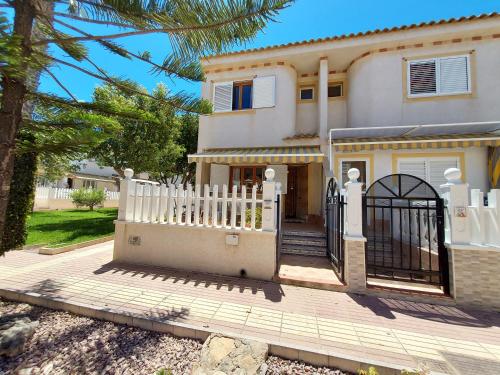 Bungalow en Urbanizacion BrisaMar con piscina publica