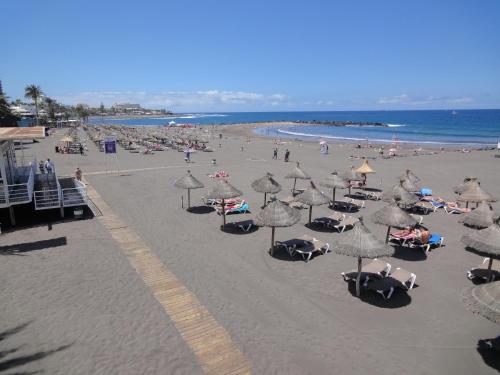 Bungalow Las Américas Beach and Night