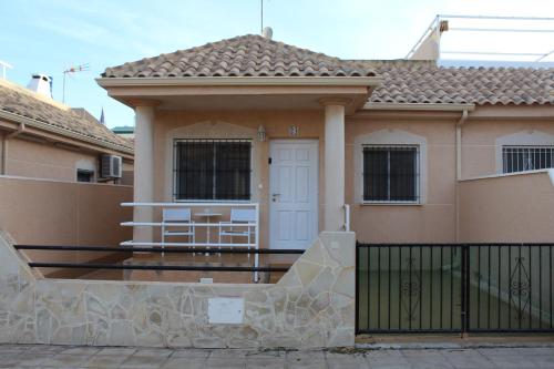 Bungalow With 2 Bedrooms And Roof Terrace In The Center Of La Zenia. Free Wifi.