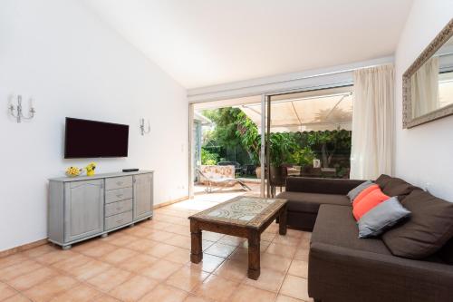 Hemeras Boutique Homes - bungalow with private garden 5min from the beach