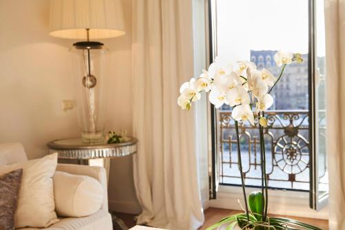 Deluxe Apt-Views to historic Maria Cristina Hotel