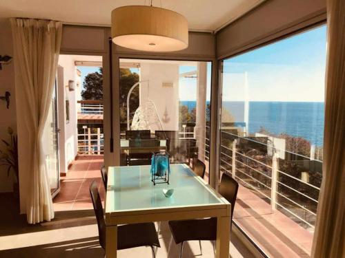 Apartamento Cala Salionç Playa frente a la playa y encima del Mar