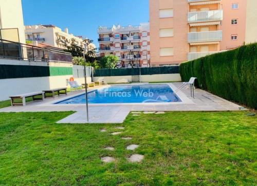 Torredembarra centro, bonito piso con piscina comunitaria y parking, a pocos minutos de la playa