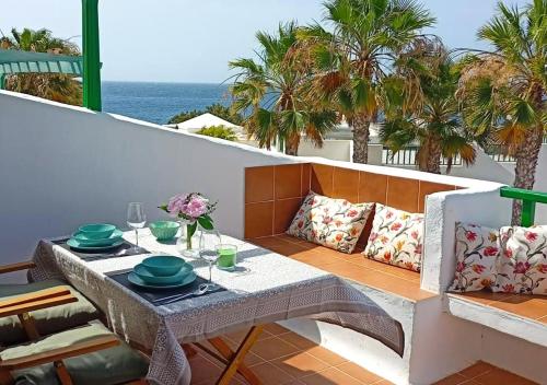 Calypso, apartamento completo con vistas al mar y a la piscina en Costa Teguise