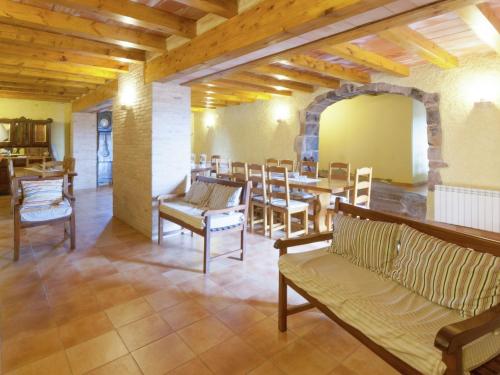 Comfy Cottage in Maians with Swimming Pool