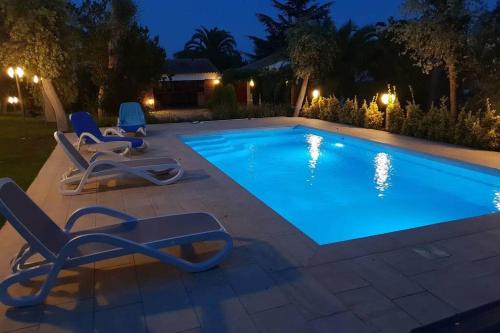 Preciosa casa con gran jardin y piscina privada