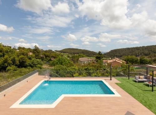 House with swimming pool in Penedes area
