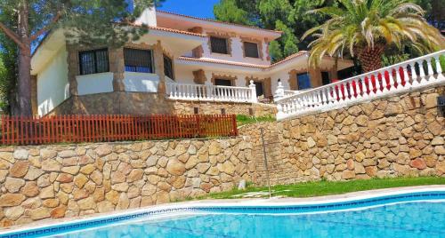 Casa Blanca de La Sierra hasta 24 el personas con Piscina Salina y Bbq