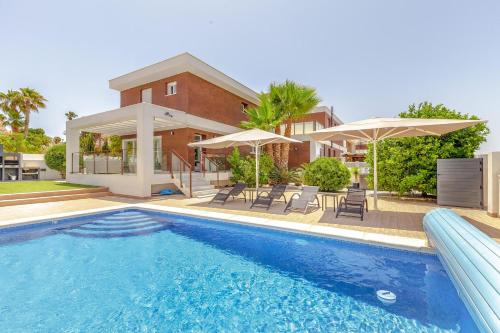 Casa Bos Orange Pool and Jacuzzi